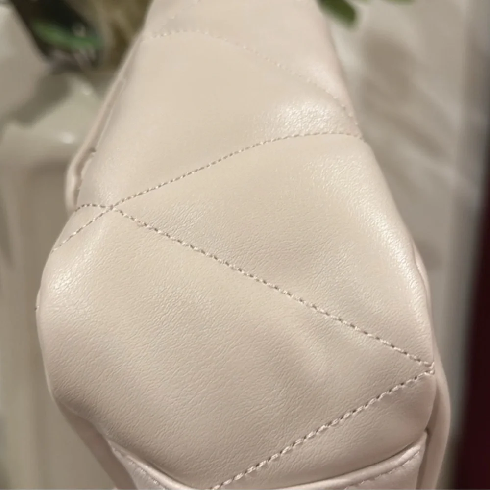 *SALE*Juicy Couture Angel “Better Than a Diamond” Cream Crossbody Bag NWT - Picture 6 of 12